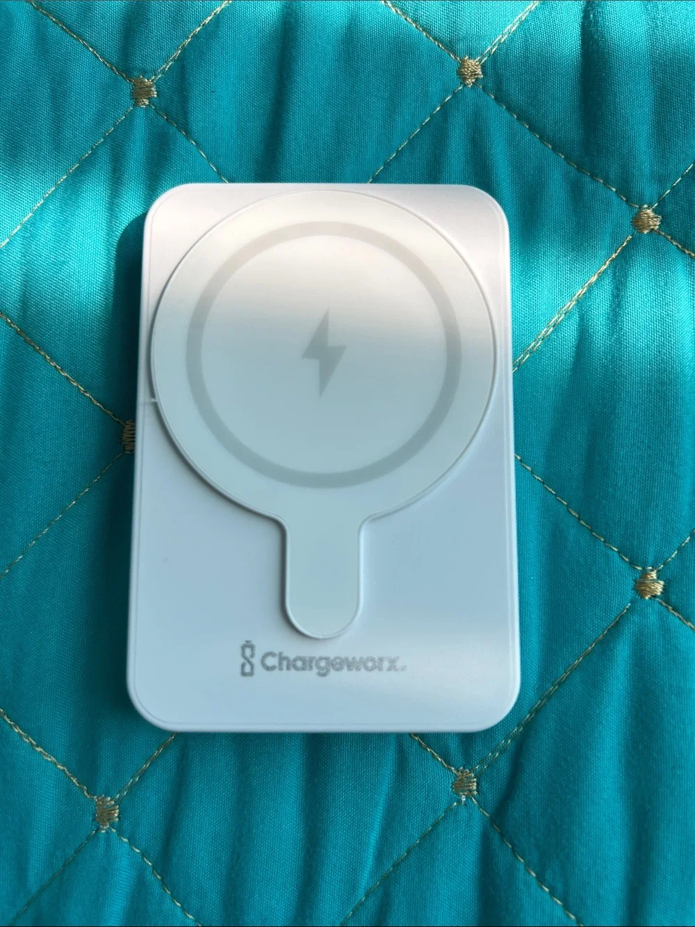 White MagSafe Wireless Battery Pack Charger